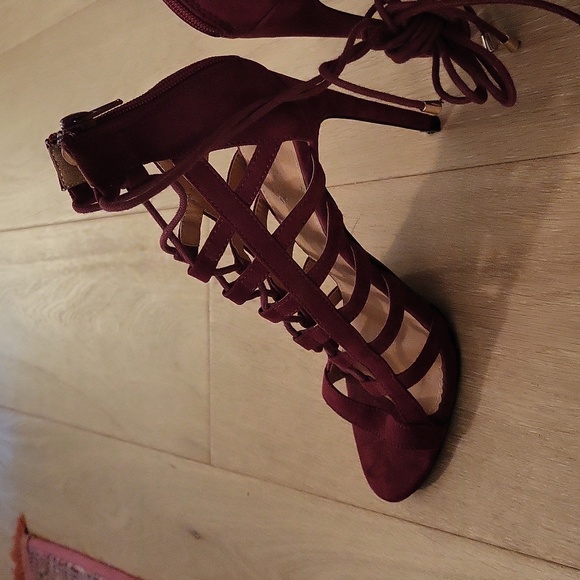 CHAROLETTE RUSSE strappy 4" burgundy stilettos - Picture 4 of 11